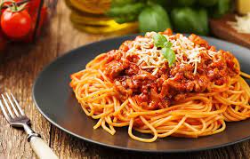 Zdjęcie smatokicie wyglądającego Spaghetti Bolognese